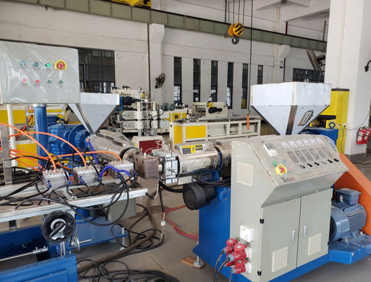 Linha de produção do perfil do Pvc da máquina da extrusão da tira da informação da prateleira do PVC